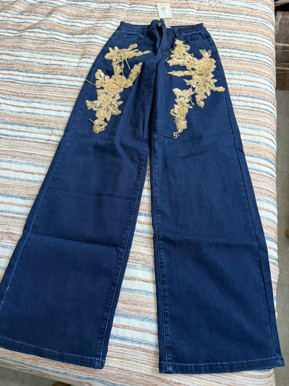 The Noli Shop Rocco Embellished Dangle Jean in Dark Blue Denim Size 26